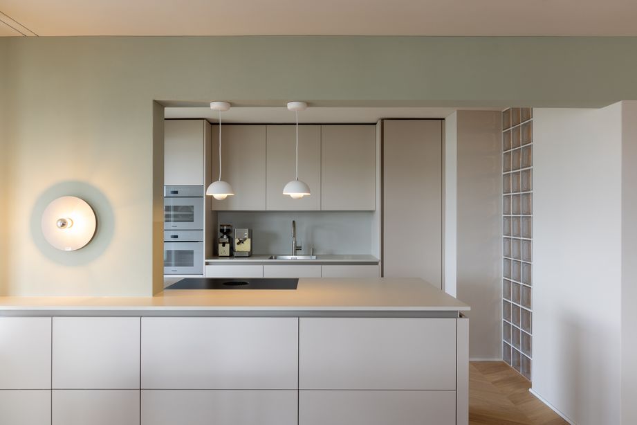 Ansicht einer Küche mit Farb und Materialkonzept 