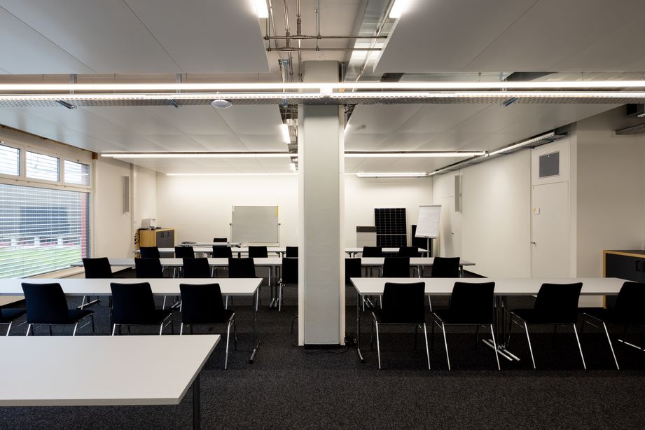 Sitzungszimmer mit Deckenelement